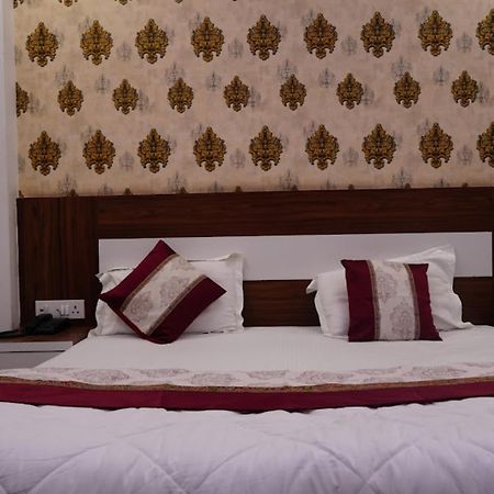Hotel The Ramay Palace Ayodhya ภายนอก รูปภาพ