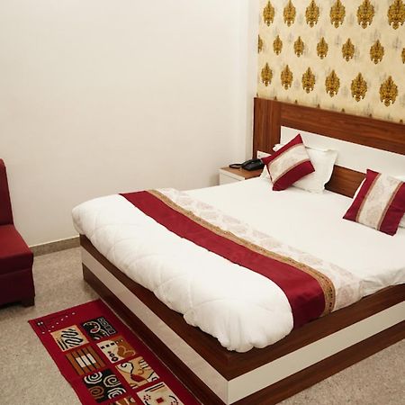 Hotel The Ramay Palace Ayodhya ภายนอก รูปภาพ
