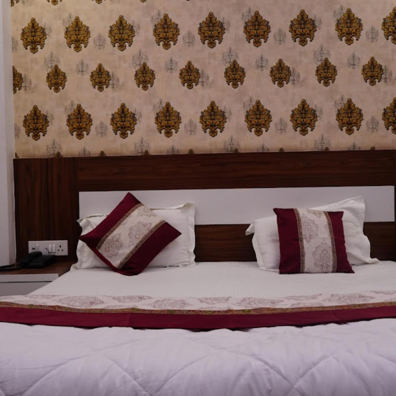 Hotel The Ramay Palace Ayodhya ภายนอก รูปภาพ