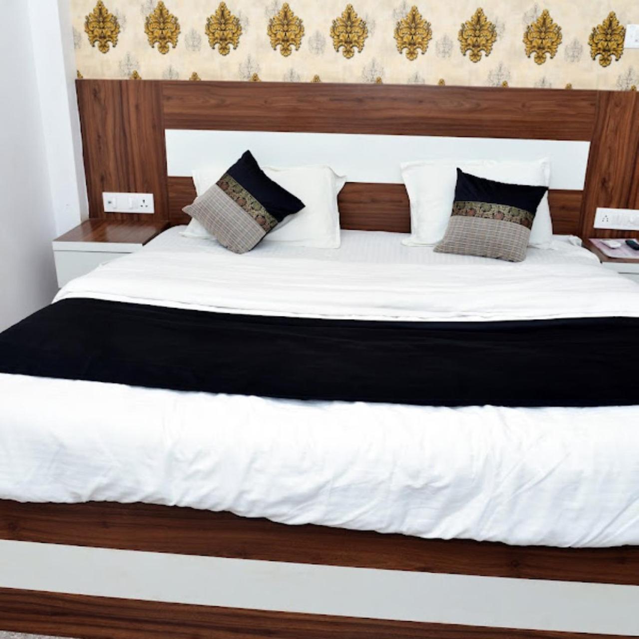 Hotel The Ramay Palace Ayodhya ภายนอก รูปภาพ
