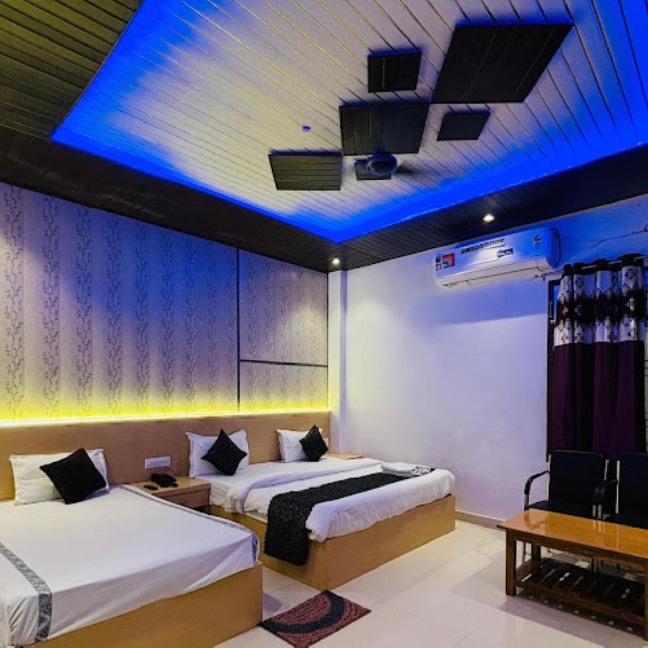 Hotel The Ramay Palace Ayodhya ภายนอก รูปภาพ