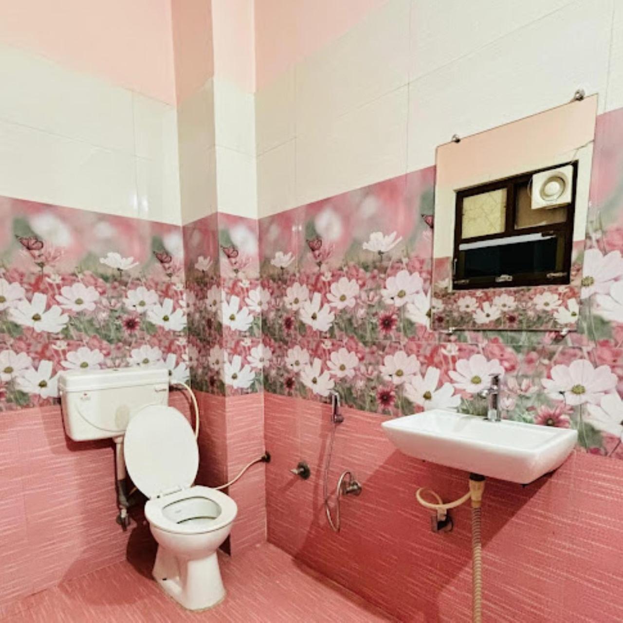 Hotel The Ramay Palace Ayodhya ภายนอก รูปภาพ
